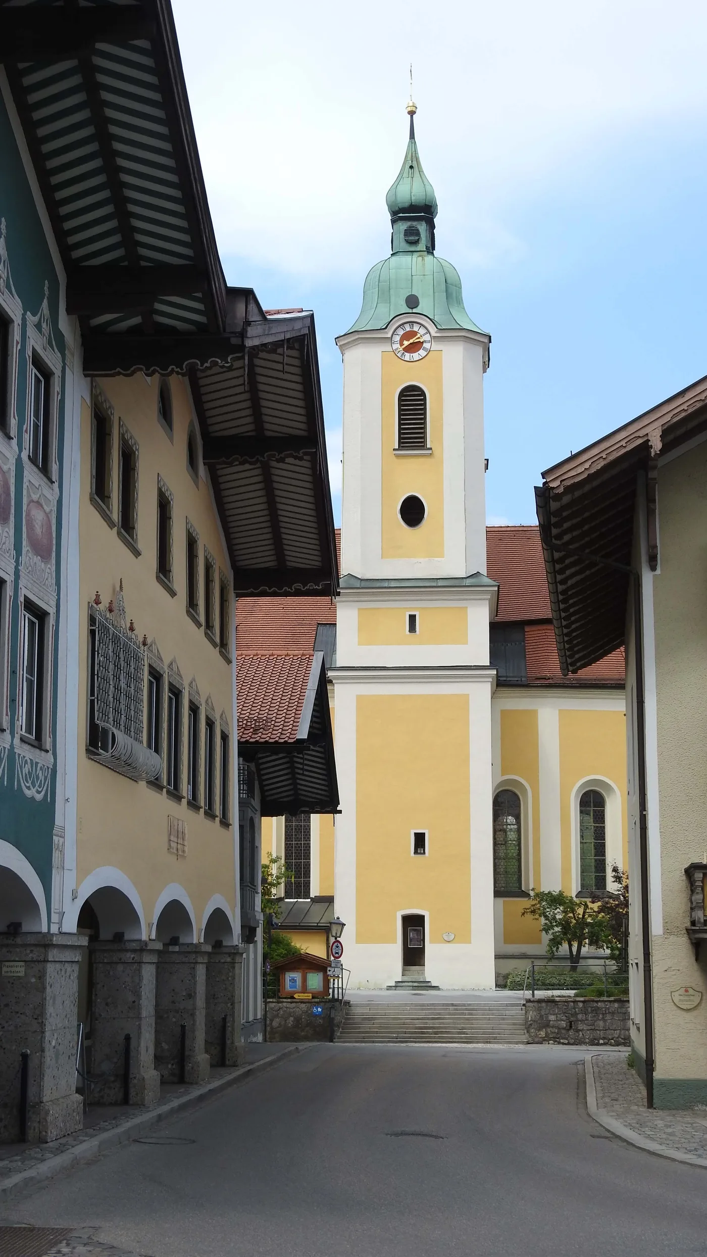 Altstadt von Miesbach mit der Stadtpfarrkirche Mariä Himmelfahrt